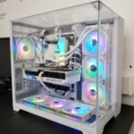 Montagem de PC premium por Diogo Carvalho Informática, com sistema de water cooling customizado de tubos rígidos (hard tubing) e iluminação RGB completa.